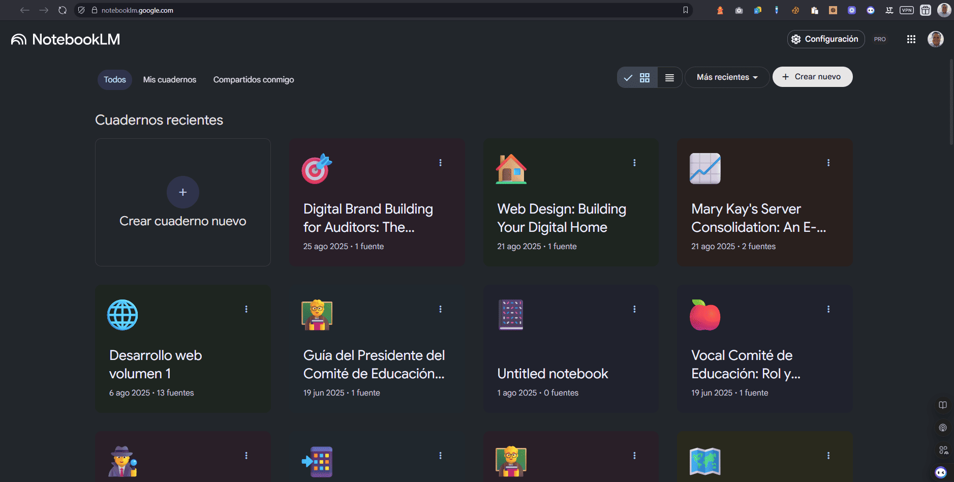 Vista del panel principal de NotebookLM con cuadernos recientes, destacando su funcionalidad para organizar, analizar y sintetizar información con inteligencia artificial.